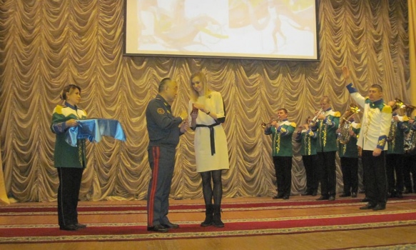 В Усть-Каменогорске гвардейцы наградили Ольгу Рыпакову